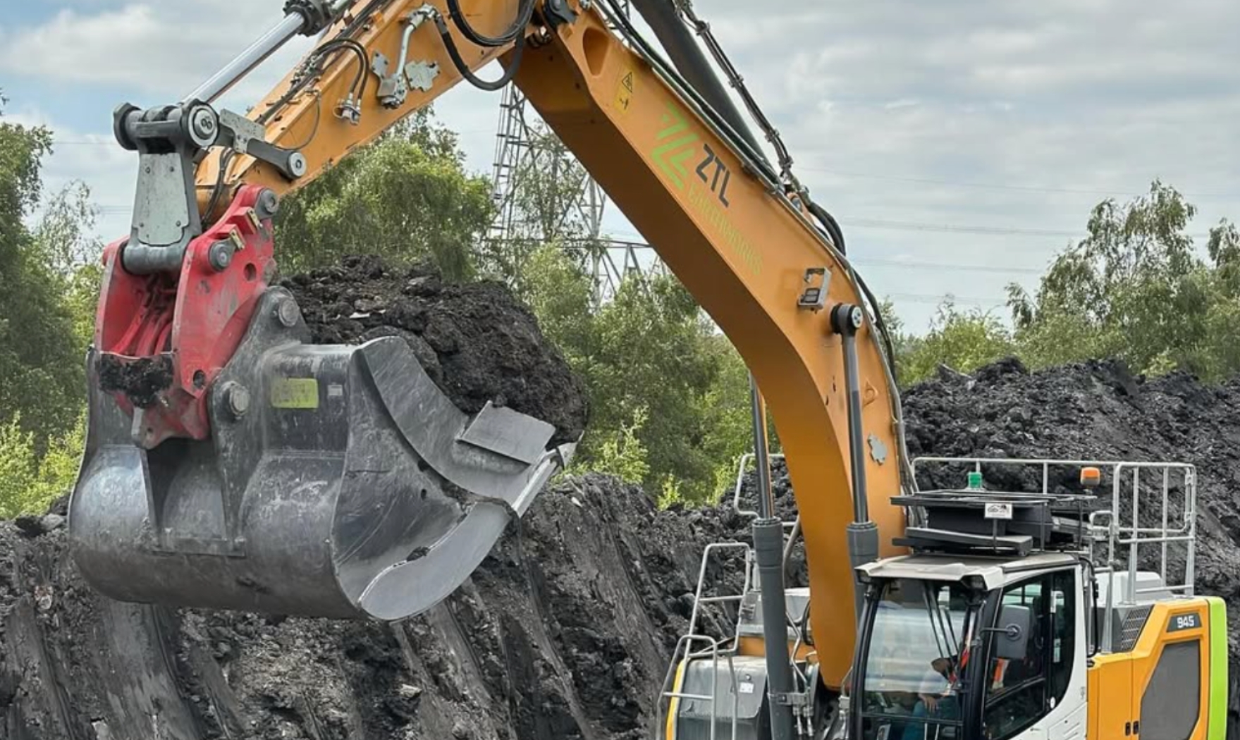 Rock-Bucket-In-Action